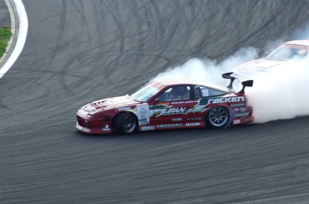 Yoshinori Koguchi's red Koguchi Power Nissan 180SX in a tandem battle at D1GP Fuji Speedway, 2007